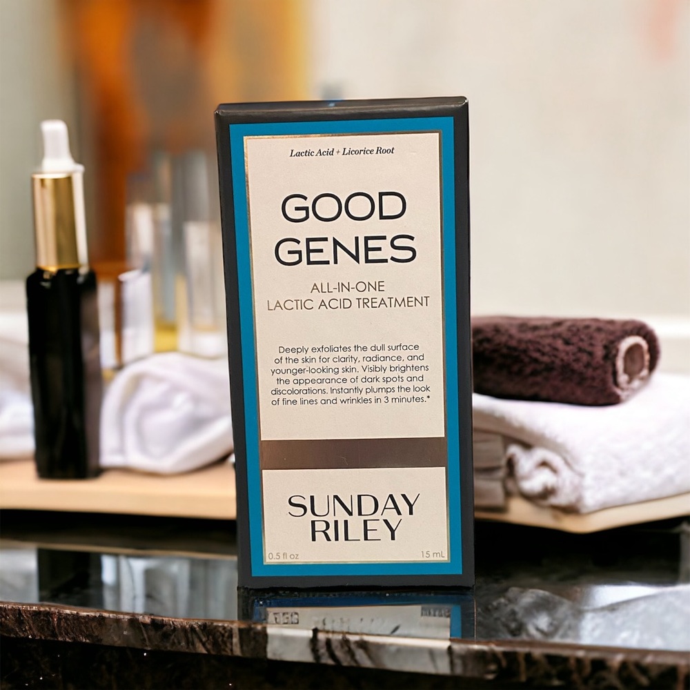 Sunday Riley Good Genes Lactic Acid Treatment - Blue and White